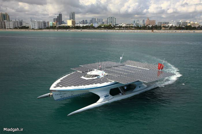 عکس هایی از یک کشتی که با انرژی خورشیدی کار می کند